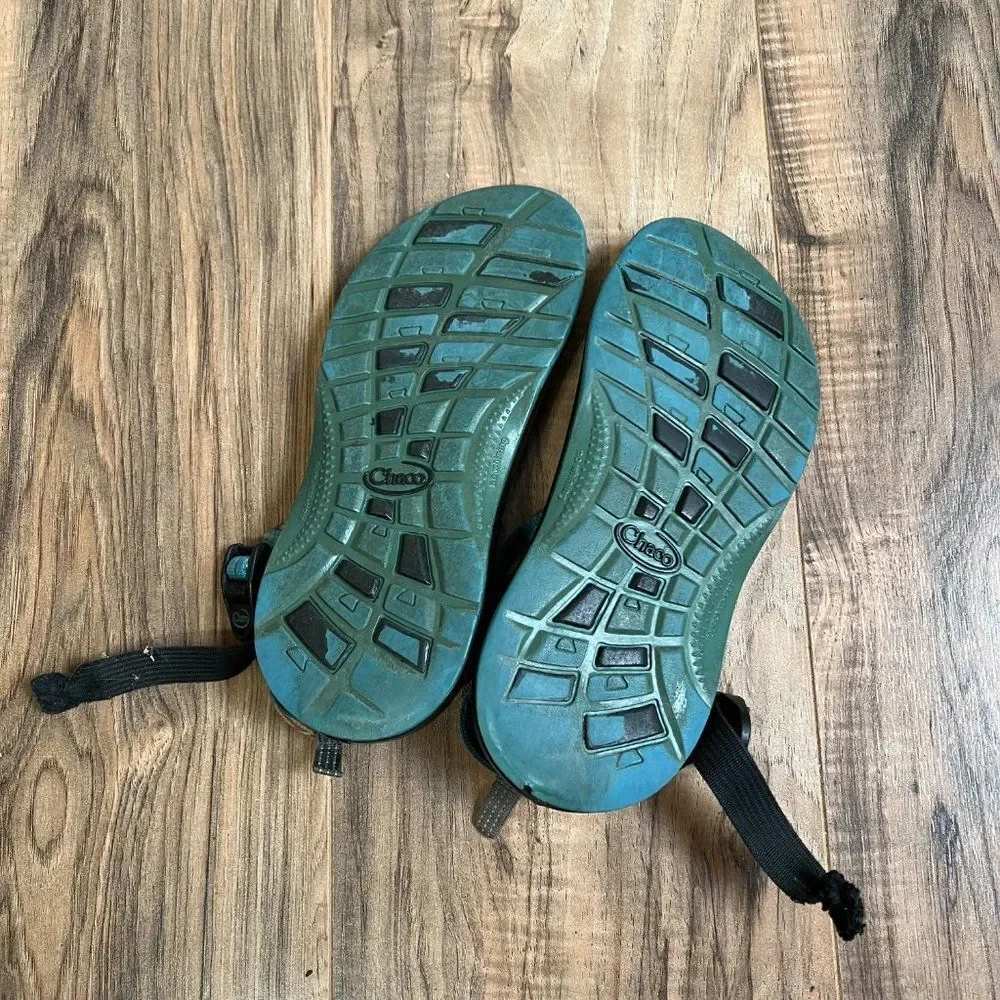 ‎Chacos size 4
